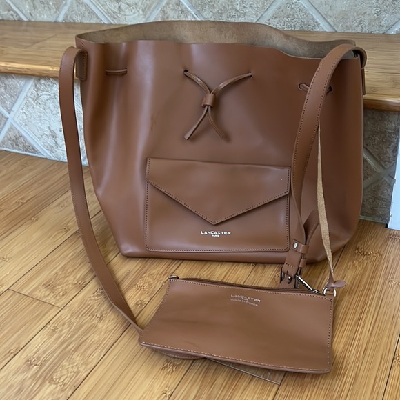 Stunning Cowhide Bucket Bag & Pouch by Lancaster, City - Picture 2 of 10